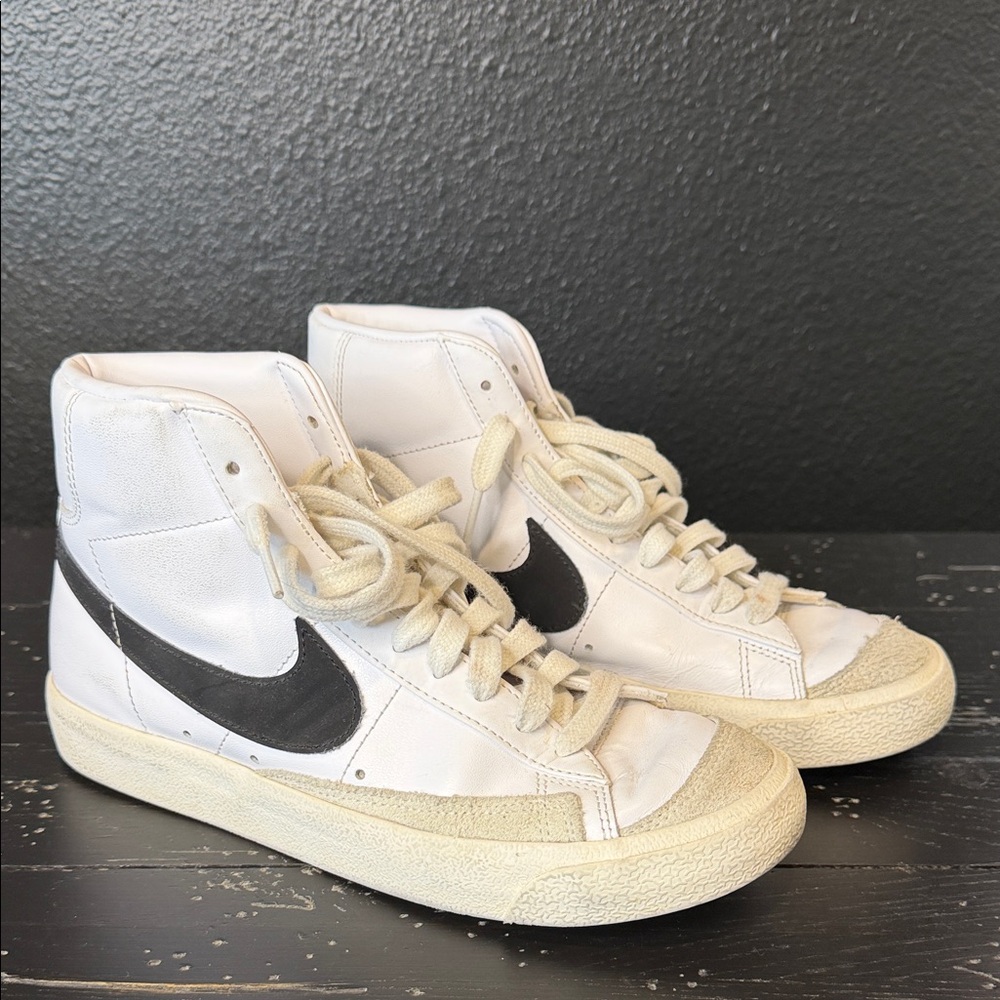 Nike Shoes Womens 8 Blazer Mid 77 High Top Lace Up Sneakers CZ1055-D0 White